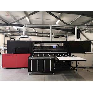 Machine d'impression UV grand format 6 couleurs + blanc + primaire 
Sa vitesse et sa qualité d'impression nous permettent de réaliser vos impressions de panneaux dans des délais courts. Nous imprimons les supports suivants : Alu-composite 3mm type d... 